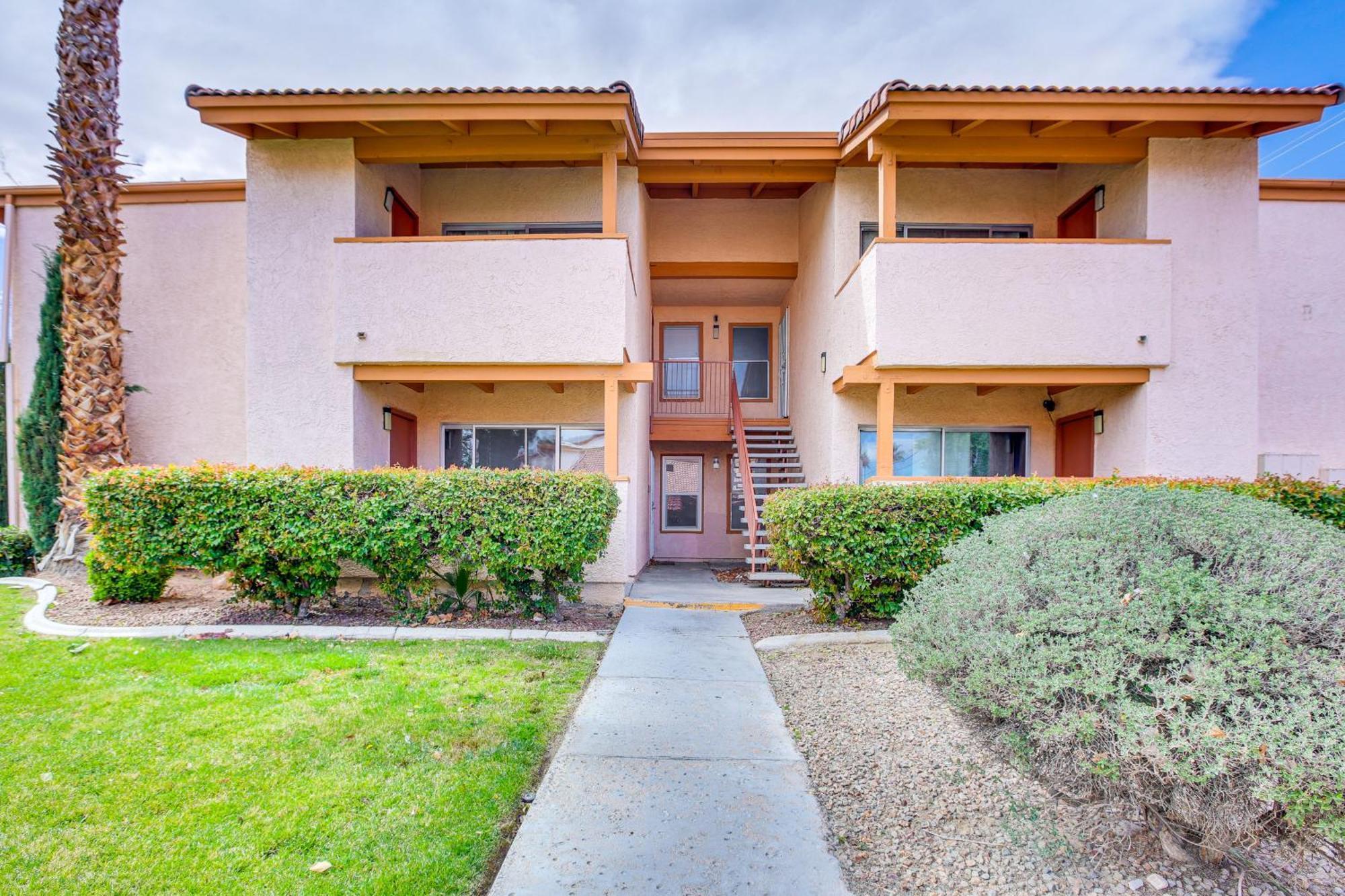 Wfh-friendly Vegas 2 Mi To Strip! Apartment *